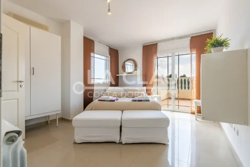 Dormitorio - Residencia Exclusiva Mont-Roig.01