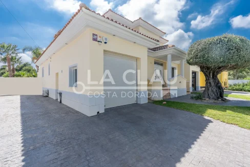 Fachada Principal - Residencia Exclusiva Mont-Roig
