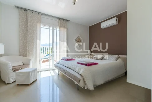 Dormitorio principal - Residencia Exclusiva Mont-Roig.01