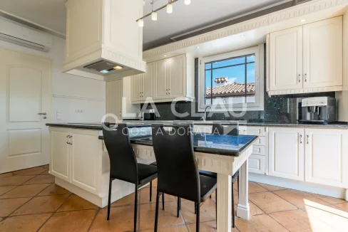 Cocina Moderna - Residencia Exclusiva Mont-Roig