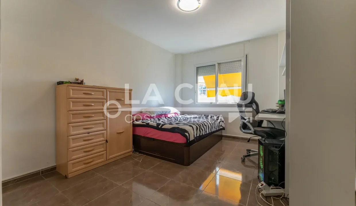 Dormitorio Principal - Vivienda Amplia y Moderna en Tarragona