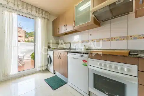 Cocina moderna y equipada en Vivienda Casalot