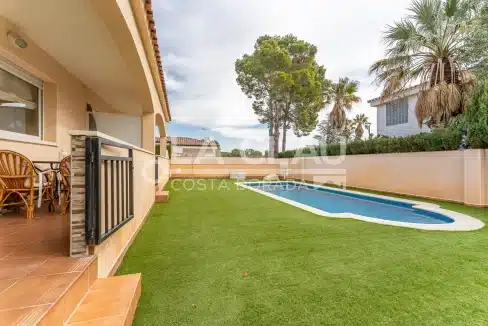 Zona de piscina tranquila en Mont-roig