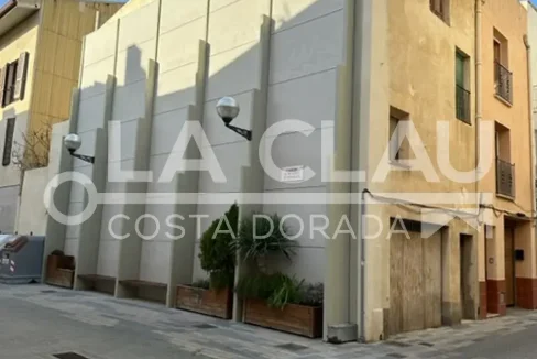 Fachada-esquinera-oportunidad-inversion-Vila-Seca.02