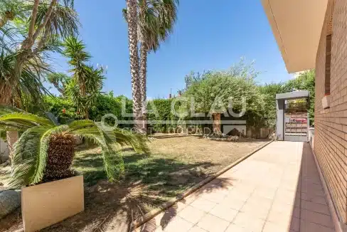 Casa Familiar en Cambrils - Jardín Espacioso.01