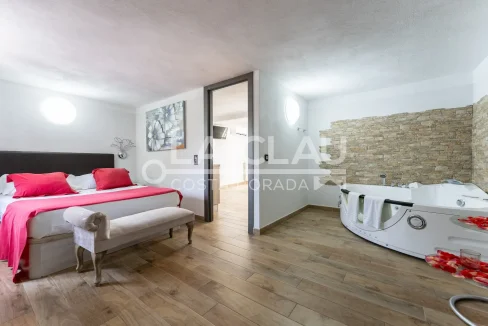 Dormitorio Principal con Vistas - Vivienda Exclusiva en Rafael Casanova Tarragona