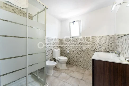 Baño Elegante - Vivienda Exclusiva en Rafael Casanova Tarragona.01