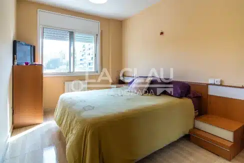 Dormitorio principal tipo suite en Piso de Sant Pere i Sant Pau