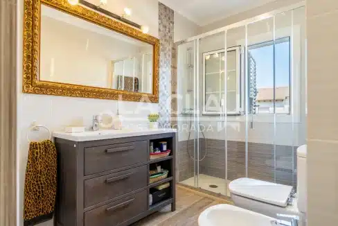 Baño completo y renovado en Adosado Cambrils Bahía