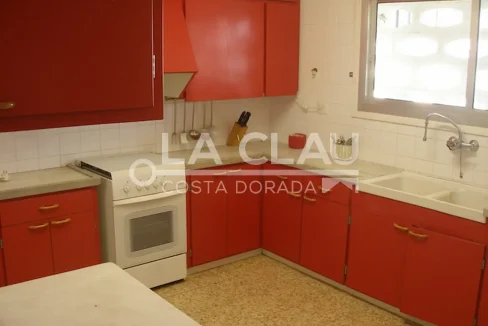 Cocina Moderno y Lujoso en Casa de Cambrils