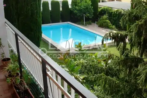 Espacioso Jardín Interior de la Propiedad en Cambrils