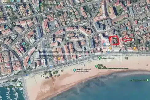 Vista Aérea de la Parcela Frente al Mar en Cambrils