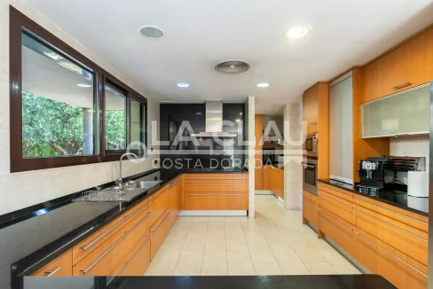 Elegancia y Confort: Residencia Exclusiva en el Corazón de El Vendrell
