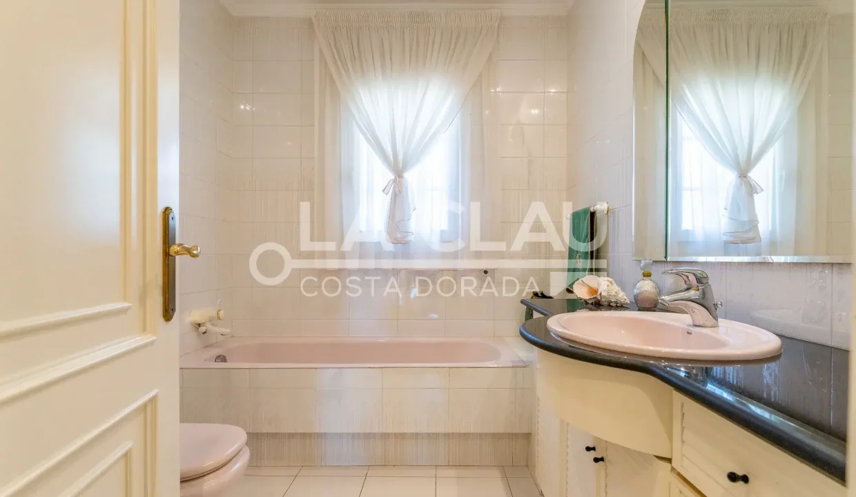 baño en la casa en venta en Boscos de Tarragona