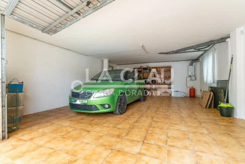 Garaje amplio del chalet en venta en Urbanización Esplai Tarragoní
