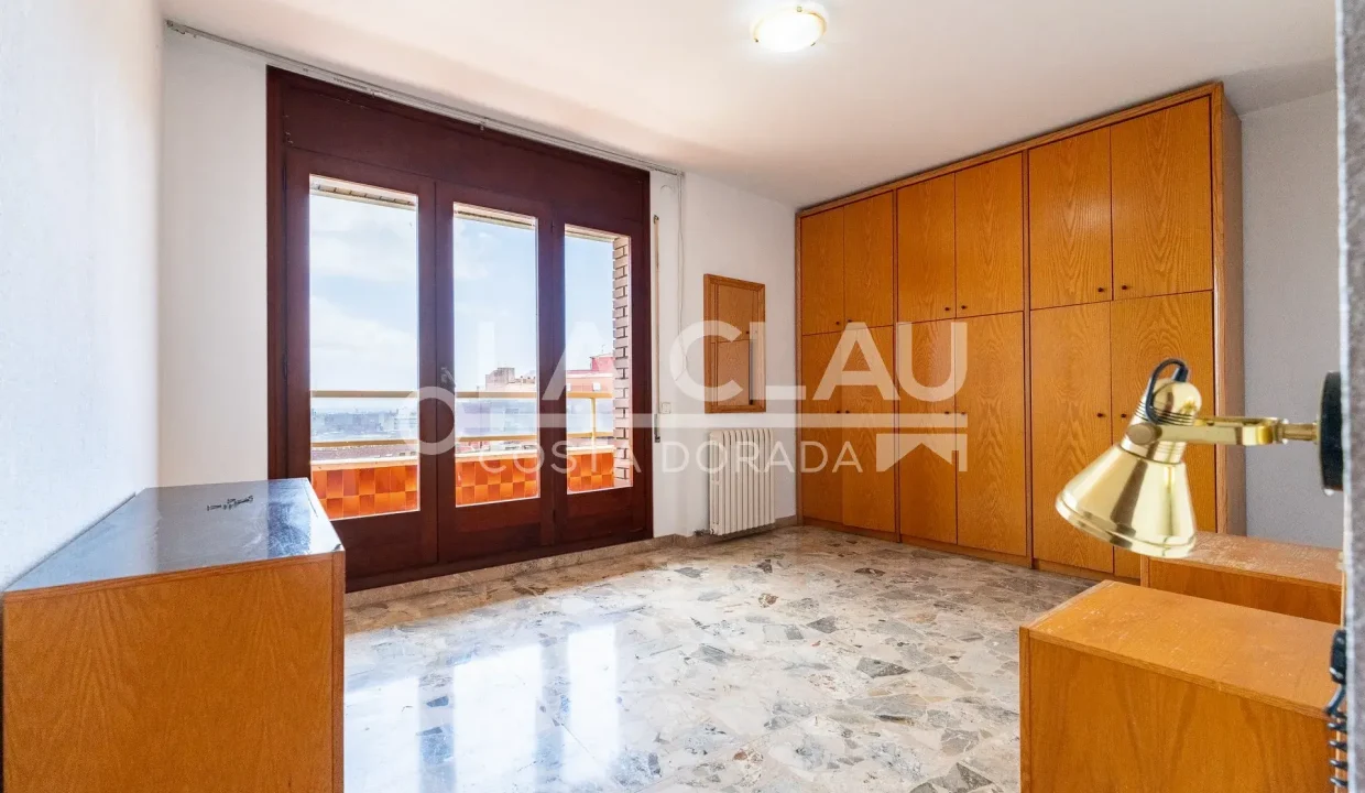 Piso en venta en la Plaza Pastoreta de Reus - habitación