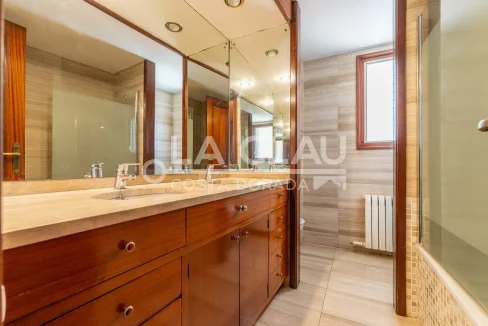 Piso en venta en la Plaza Pastoreta de Reus - baño